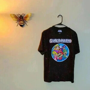 Super Mario T-shirt, black and red, size large